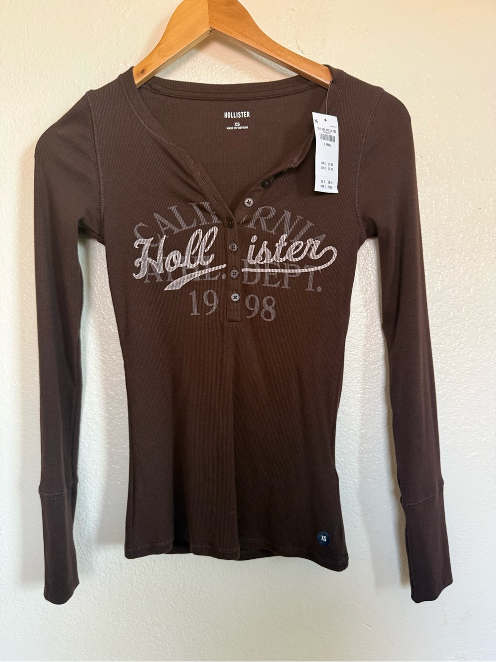 Hollister Brown Long-Sleeve Henley Top and gray Hollister top - Picture 6 of 7